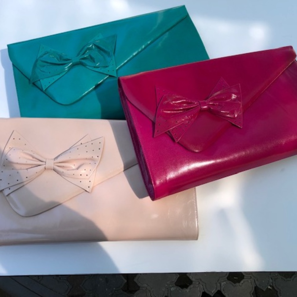 MADE IN SPAIN ENVELOPE CLUTCH.